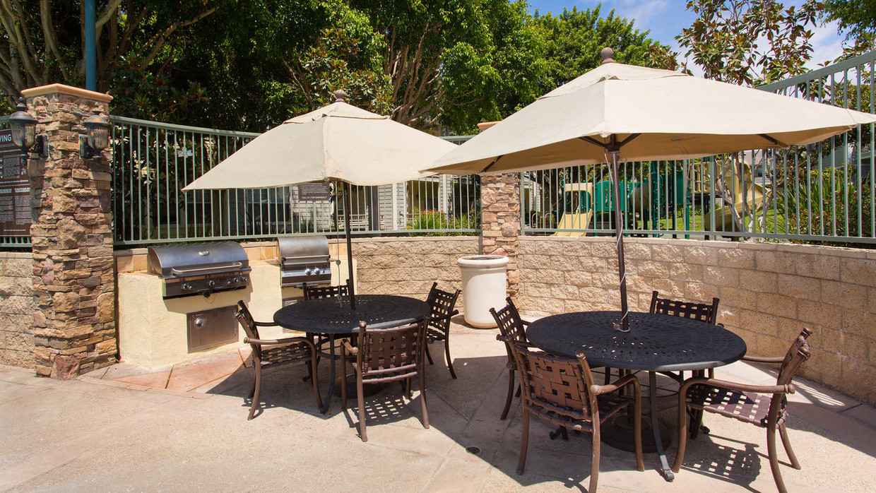 outdoor bbq grilling station and picnic area at Via Ventura